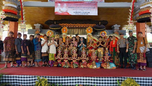 Bulan Bahasa Bali, Rousmini Ajak Warga Lestarikan Bahasa Bali