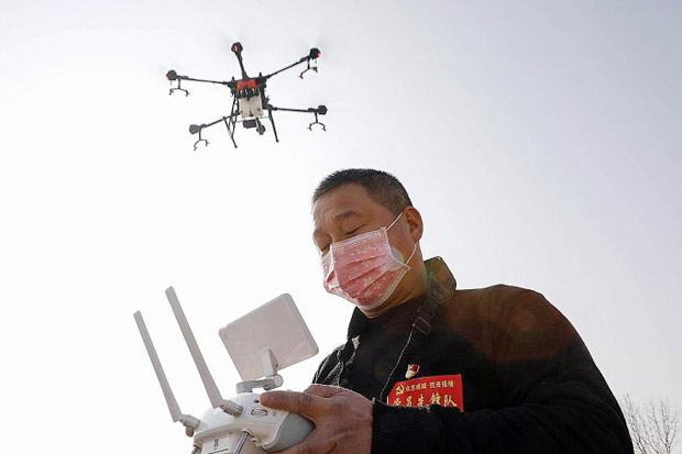 Tidak Gunakan Masker, Warga China Kena Semprit Drone