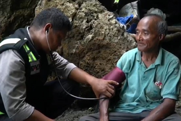 10 Tahun Tinggal di Gua, Kakek La Udu Jalani Pemeriksaan Kesehatan