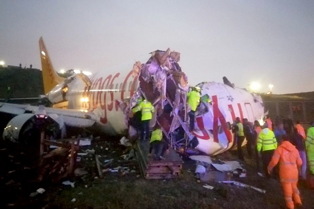 Tergelincir di Istanbul, Pesawat dengan 177 Penumpang Patah Jadi 3