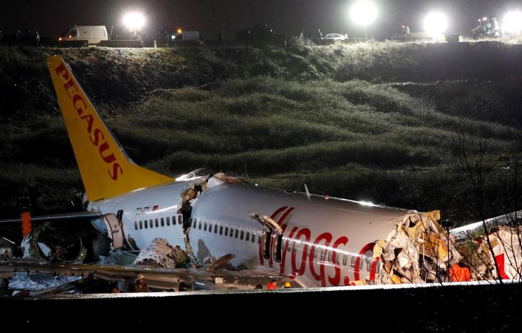 Pesawat Tergelincir di Istanbul, 3 Orang Tewas dan 179 Terluka
