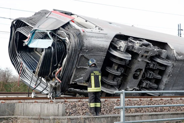 Kereta Cepat Tabrak Kereta Barang di Italia, 2 Pekerja Tewas