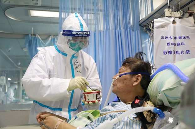 WHO: Para Petugas Kesehatan China Bekerja dengan Luas Biasa