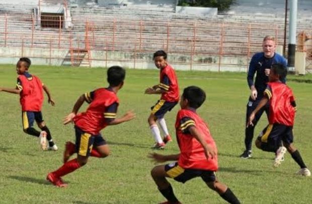 Pelatih Tranmere Rovers Kagumi Bakat Sepak Bola Anak Surabaya