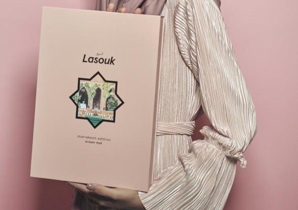 Desain Timeless, Sajadah Lasouk Cocok buat Muslimah Kosmopolitan