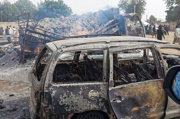 Horor, 30 Tewas Terpanggang dalam Mobil Dibakar Milisi Nigeria