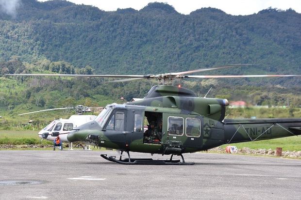 5 Heli Bell TNI AD Tiba di Oksibil Bantu Evakuasi  MI-17
