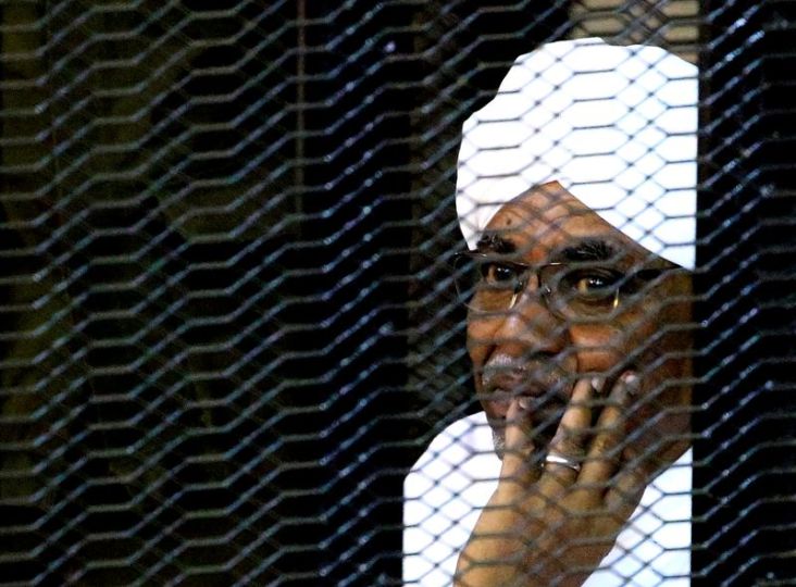 Sudan Sepakat Mantan Presiden Bashir Dibawa ke ICC