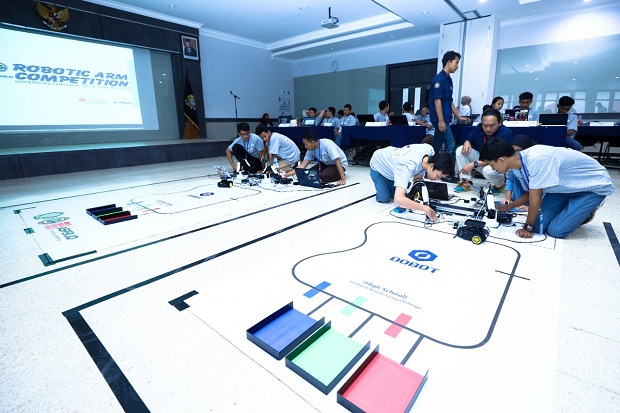Gali Kreativitas Siswa, Universitas Pancasila Gelar Kontes Robotic