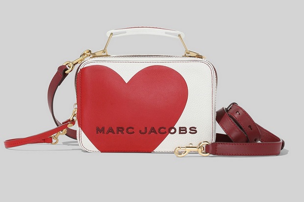 Valentine, Marc Jacobs Pamerkan Koleksi Dompet Penuh Cinta