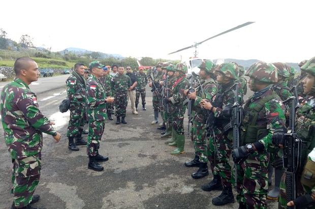 Tim Evakuasi Temukan 12 Korban Heli M1-17 di Distrik Oksop Papua