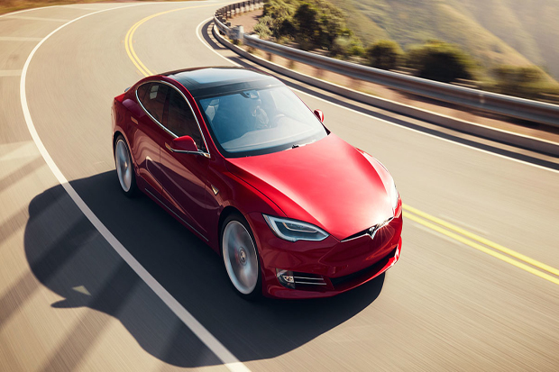 Pabrik Tesla di China Siap Merakit Model 3 Berpenggerak Roda Belakang