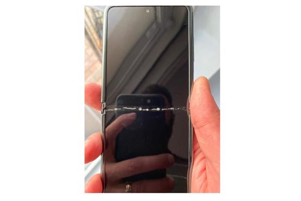 Pengguna di AS Ungkap Cacat Pertama Samsung Galaxy Z Flip