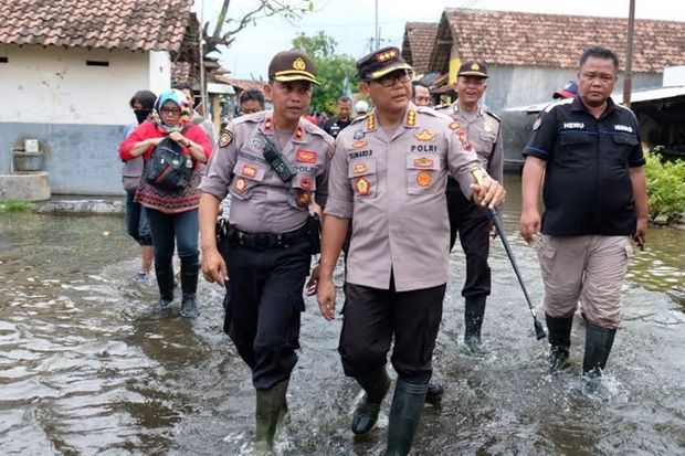Tinjau Banjir, Kapolresta Desak Pemkab Sidoarjo Turun Tangan