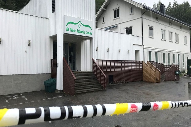Penembak Masjid Norwegia Didakwa dengan Pembunuhan dan Terorisme