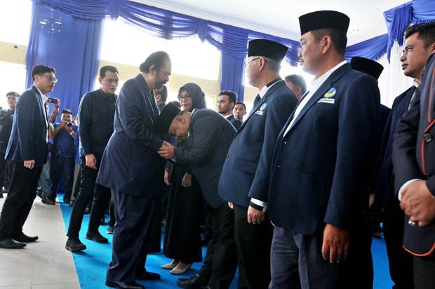 Lantik Pengurus Daerah, Surya Paloh Instruksikan Kader Total Dukung Jokowi