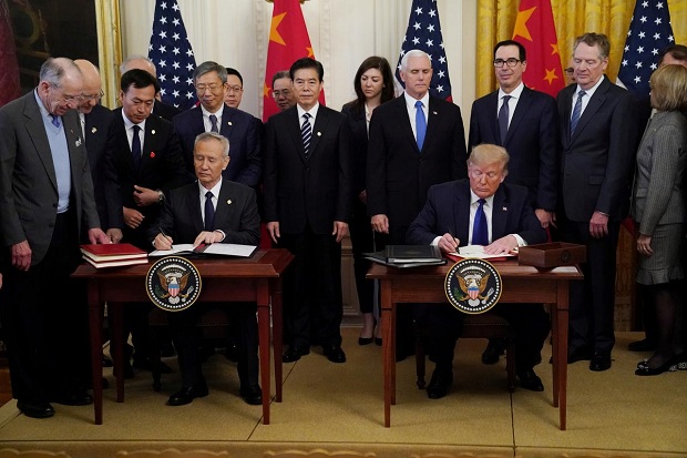 Trump Tolak Ide Pembatasan Penjualan Suku Cadang Jet AS ke China