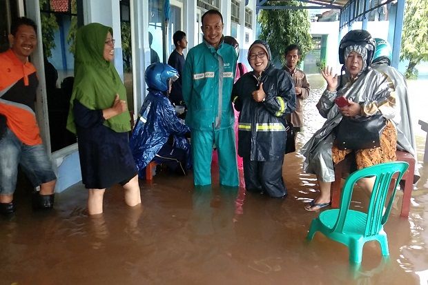 Puluhan Sekolah di Pekalongan Terendam Banjir, Belajar Mengajar Lumpuh Total