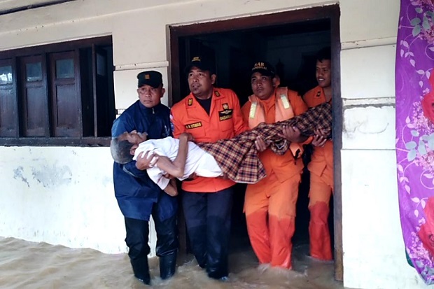 Sungai Kesambi Meluap, Tim SAR Evakuasi 41 Warga Terdampak Banjir
