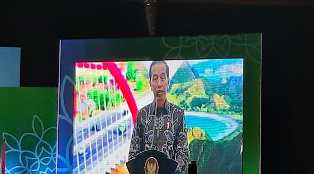 Genjot Investasi, Jokowi Minta Jakarta dan Surabaya Ikut Aturan Pusat