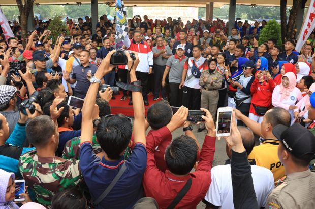 Di Pacitan, SBY Lepas Peserta Jalan Santai dan Buka Galeri SBY-Ani