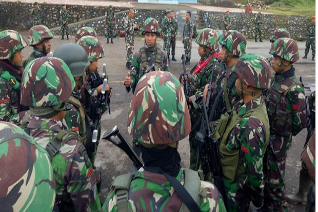 Pasukan Raider 753/AVT Dikerahkan Cari Perampas Senapan Serbu SS1 di Puncak Jaya