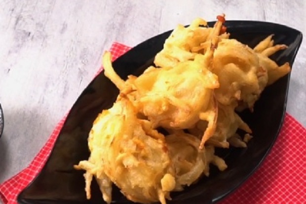 Cheese & Onion Fritters, Bikinnya Sama Kayak Membuat Bakwan