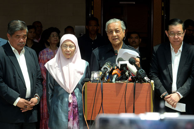 PM Mahathir Mundur, Koalisi Pakatan Harapan Terancam Bubar