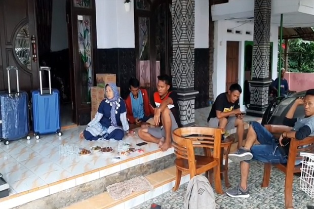 Kisah 1 Keluarga di Pasuruan yang Gagal Berangkat Umrah karena Wabah Virus Corona