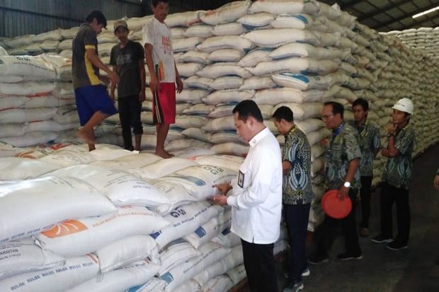Banjir, Buwas Minta Bantuan TNI Distribusikan Beras