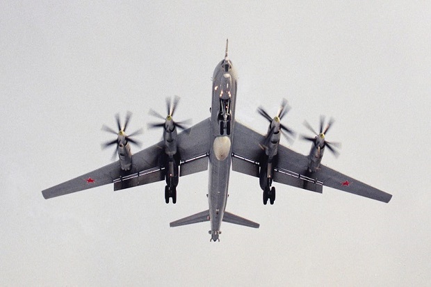 Militer Rusia Bantah Pesawat Bomber Tu-95-nya Dekati Inggris