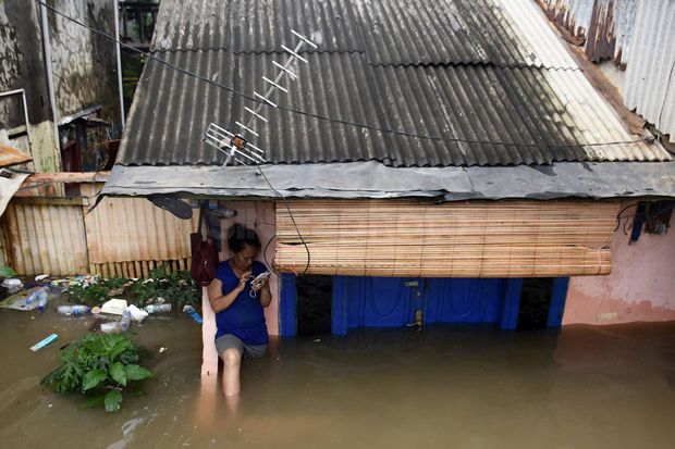 Caci Maki soal Banjir Cuma Buang Energi