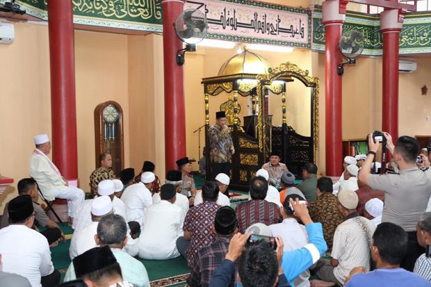 Ketika Mendagri Jadi Ustaz Dadakan di Masjid Cheng Hoo Palembang