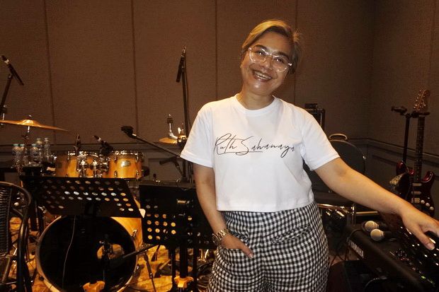 Rayakan 33 Tahun Karier, Ruth Sahanaya Gelar Konser Intim