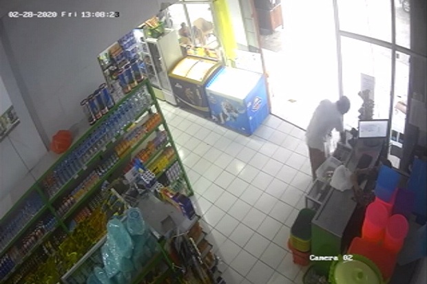 Ngaku Pengurus Masjid, Pria Ini Ambil Uang Kotak Amal di Supermarket