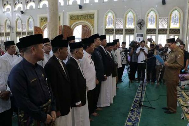 Wali Kota Pekanbaru Kukuhkan Badan Pengelola dan Imam Masjid Paripurna