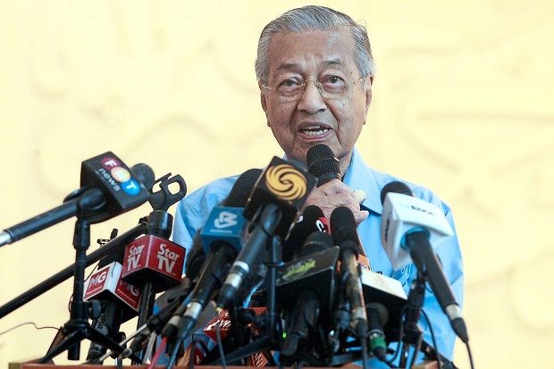 Mahathir Mohamad: Muhyiddin Bukan PM Malaysia yang Sah!
