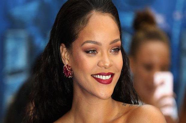 Menikmati Kekayaannya, Rihanna Hobi Beli Rumah Mewah dan Investasi Kosmetik