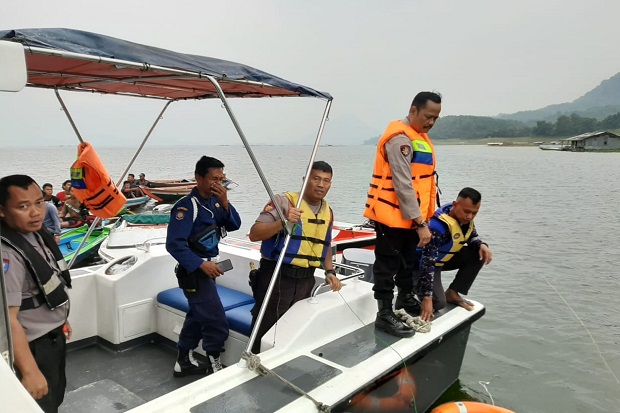 Perahu Terbalik, Dedi Hilang di Waduk Jatiluhur Purwakarta