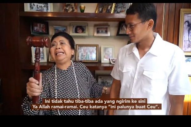 Dikunjungi Sandi Uno, Senior Golkar Ceu Popong Tunjukkan Palu Bersejarah