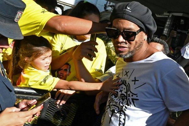 Meski Gunakan Passport Palsu, Ronaldinho Terhindar dari Jeratan Hukum