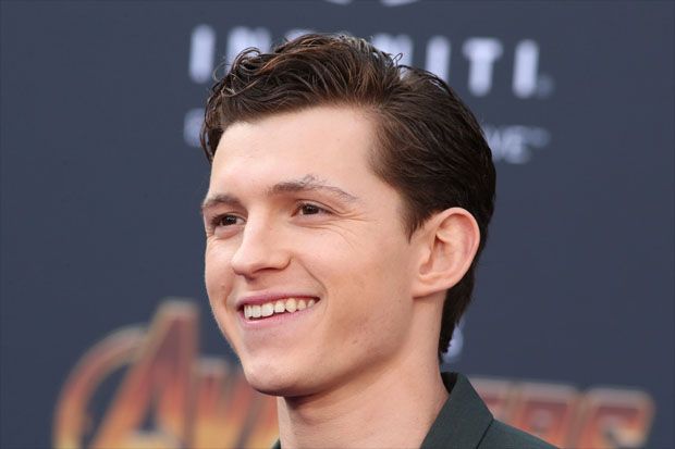 Tom Holland Suka Ngutil Properti Film Marvel Cinematic Universe