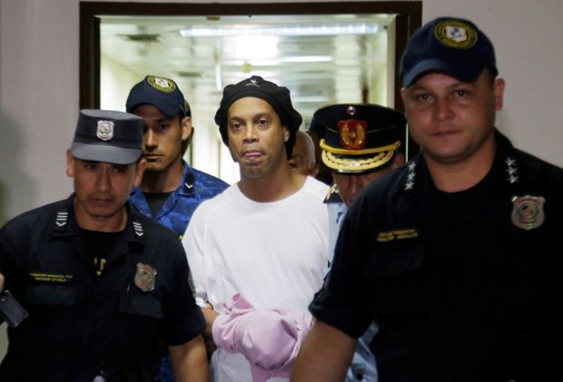 Kasus Paspor Palsu, Pengacara Sebut Ronaldinho Cuma Orang Bodoh