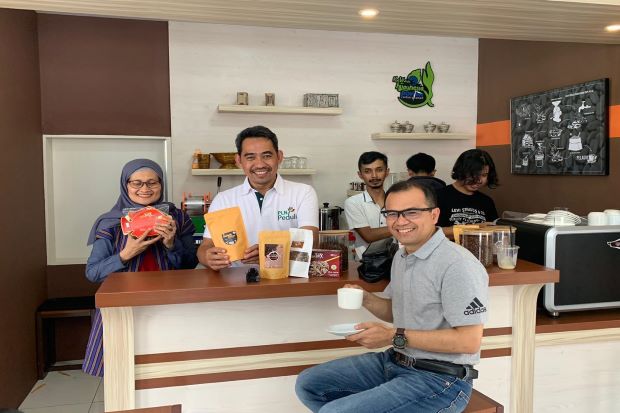 Kisah Sukses Budidaya Kopi Langka Java Preanger di Kampung Pelag