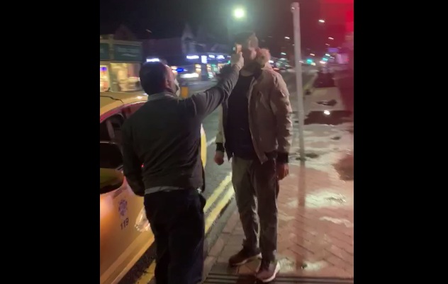 Pengemudi Taksi di AS Ukur Suhu Tubuh Penumpang, Videonya Viral
