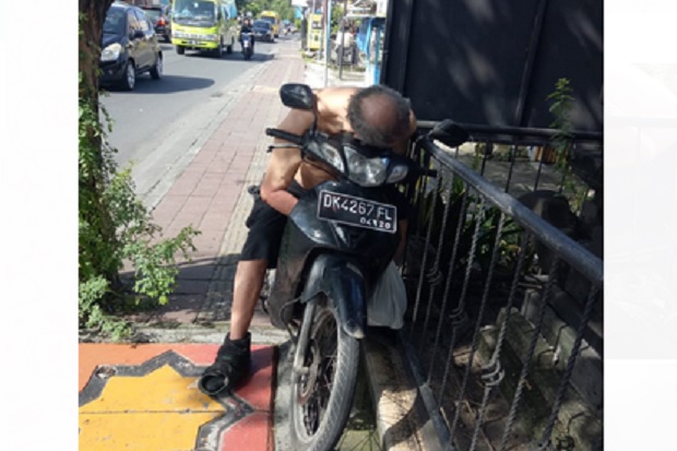 Geger, Bule Kejang Lalu Tewas di Pinggir Jalan Denpasar Bali