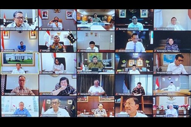 Hindari Corona, Jokowi dan Menteri Rapat Secara Teleconference