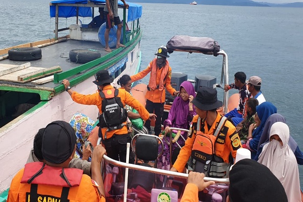 KM Wia-Wia Patah Kemudi, 26 Penumpang Terombang-ambing di Pulau Hari