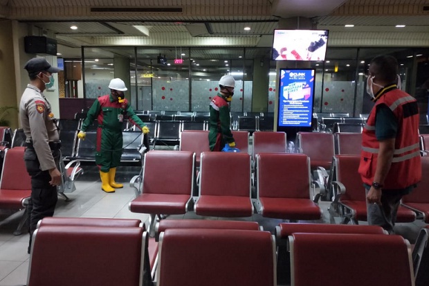 Tiap Malam Bandara Hang Nadim Disemprot Cairan Disinfektan