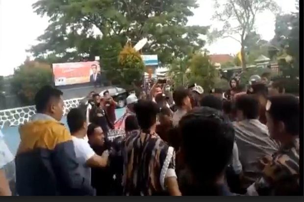 Demo di Kantor Imigrasi Sultra Ricuh, Massa Tuntut Pulangkan TKA China